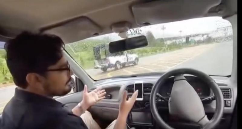  - Il fait la promotion en vidéo d’une voiture sans chauffeur, il perd la connexion internet et finit dans la police