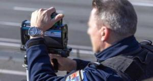 Un chauffeur VTC sans permis valide flashé à 126 km/h en zone 50 : il était « pressé », la police aussi