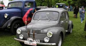 La 4CV fête ses 80 ans : la voiture qui a réconcilié les français et la route