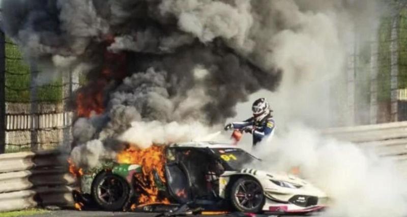  - Il sort de sa voiture en pleine course pour sauver un pilote pris dans les flammes : "Je te dois la vie"