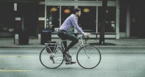 Ivre à vélo, il manque de percuter une voiture de police : Il finit en garde à vue