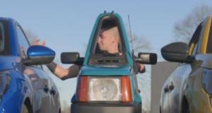 Record du monde de la voiture la plus étroite : elle mesure 50cm de large