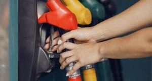 Le prix du pétrole frôle les 110 dollars, quels effets à la pompe ?