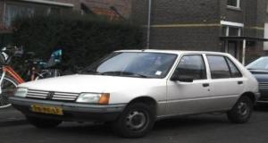 Le conducteur d’un poids lourd pousse sur 200 mètres une Peugeot 205 et son conducteur de 83 ans, il pensait avoir crevé