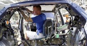 Crise de l'automobile, comment ces salariés se battent pour leur avenir