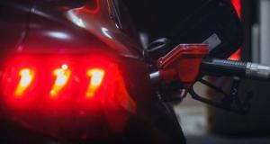 Aide carburant de 100 euros élargie, à qui s'adresse-t-elle et comment la toucher ?