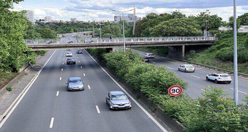 Perdu sur l’autoroute, il descend de son fourgon pour lire un panneau