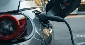Des voleurs en série de câbles de recharge pour voitures électriques interpellés