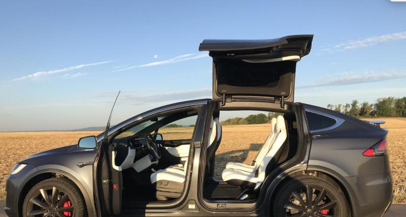 Il traverse les États-Unis en Tesla sans toucher le volant pendant 24 heures