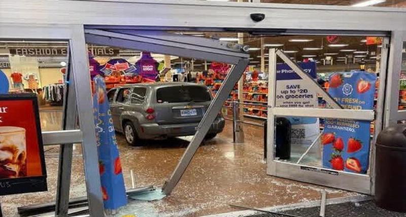 Envie pressante à 4h du matin : il défonce l'entrée d'un supermarché avec son véhicule pour trouver des toilettes