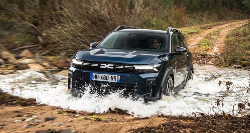 Dacia renomme sa motorisation hybride GPL 4x4 avec une étonnante campagne de pub "tribrid"