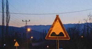 Fini les dos d'âne : cette ville mise sur le feu-vitesse, le radar qui fait passer le feu au vert si vous roulez bien
