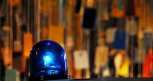 ‎En route pour une fête, ils sortent gyrophare et haut-parleur pour éviter les bouchons : ils tombent sur une inspectrice de police