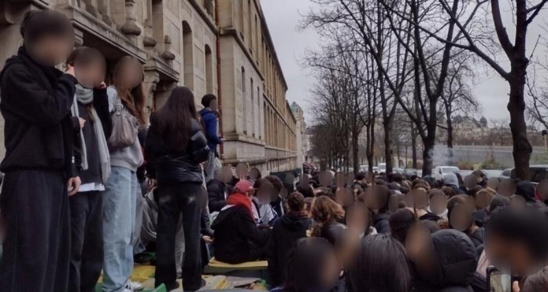  - Des lycéens s'en prennent à une voiture durant un blocus... C'était un haut gradé de la police nationale
