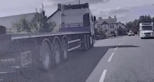 Sans permis ni assurance, il prend un camion plateau et entraîne la police dans une folle course-poursuite