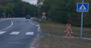 Des figurines rouges sur le bitume pour protéger les piétons : l'idée originale de cette ville pour attirer l'attention des automobilistes
