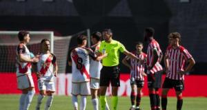 Liga : un match arrêté en Espagne après des jets d'avion en papier sur la pelouse