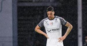 Un joueur de Ligue 2 manque de peu de frapper un supporter après un match