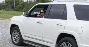 Il tarde à faire la vidange de sa Toyota : sa femme revient avec un Lexus flambant neuf