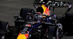 Grand Prix de Singapour : Max Verstappen conserve sa pole, Hamilton part en médium, le départ de la course sprint en vidéo