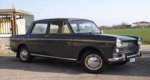 Sa femme lui organise une surprise pour retrouver la voiture de son enfance… Il se blesse le jour même