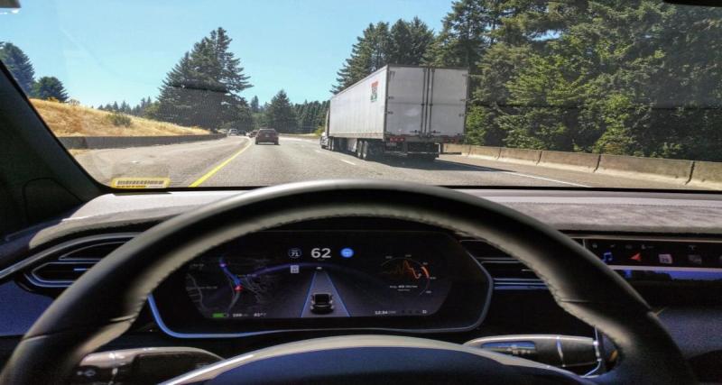 Voitures autonomes : une mise à jour logicielle pourrait coûter 750 euros d’amende aux automobilistes