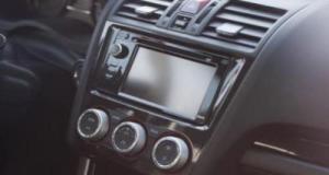 Le Sénat veut imposer un autoradio dans toutes les voitures neuves : voici pourquoi