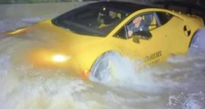 Il se jette dans un ouragan avec sa Lamborghini Huracán : les images sont spectaculaires