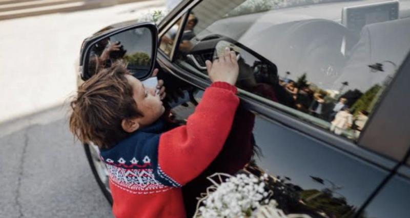 Encore ivre au lendemain d’une soirée, il laisse ses filles de 6 et 8 ans enfermées dans sa voiture