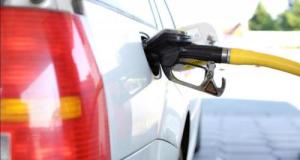 Prix des carburants, que peuvent changer les 200 000 tonnes de diesel sécurisées par Emmanuel Macron ?