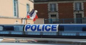 Percuté de plein fouet par une voiture de police, son scooter s'envole à 25 m : le conducteur s'en sort par miracle