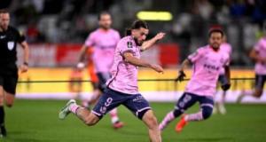 Ligue 2 : Pau renverse Grenoble, Annecy frappe fort, Clermont coule… Les résultats du multiplex