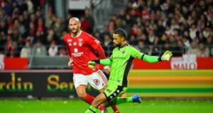 Une bourde et un penalty arrêté : la folle soirée de Yehvann Diouf (Nice) à Brest