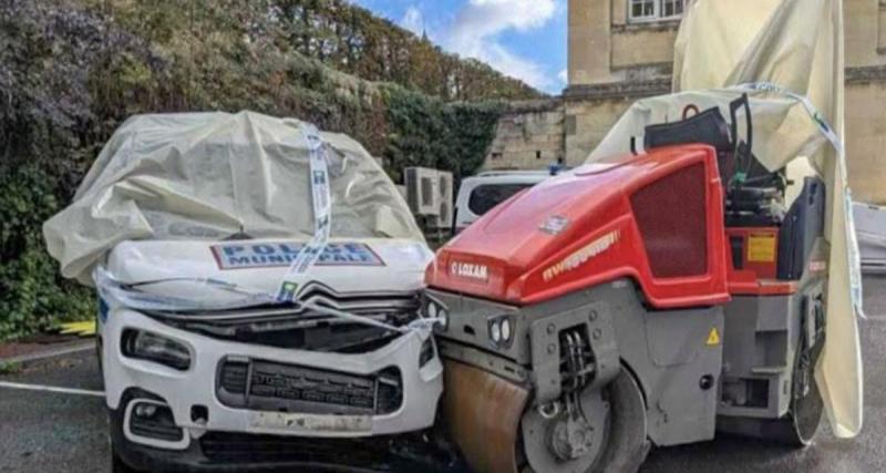 Il fonce sur une voiture de police avec un rouleau compresseur : un lycéen devra verser plus de 10 000 euros à la mairie