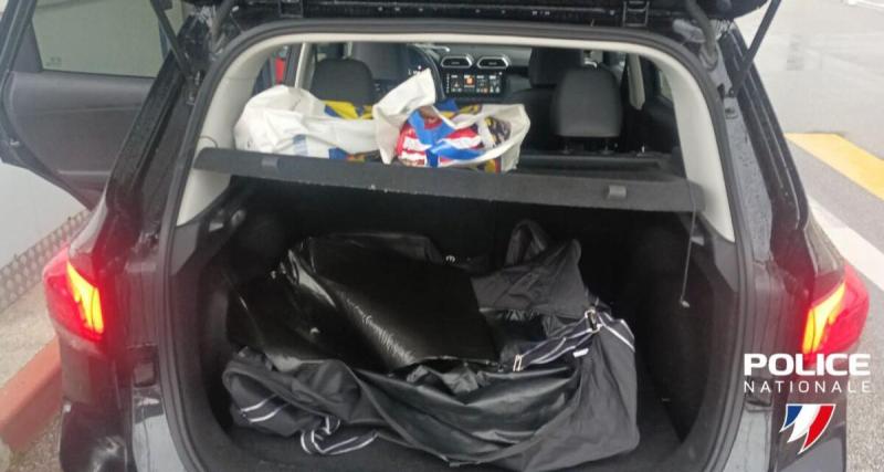 Ils voulaient passer en Angleterre dans un coffre de voiture dissimulés dans des sacs de sport, le tribunal leur a offert une autre destination