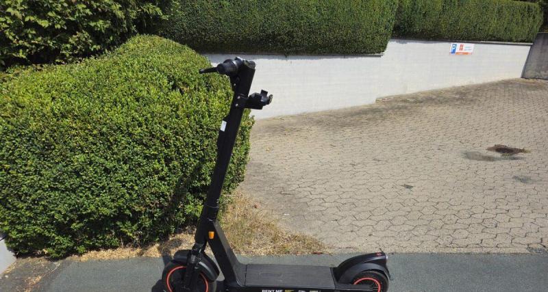 Pris en chasse par la police, il parcourt 11 km à contresens en trottinette électrique sur l'autoroute