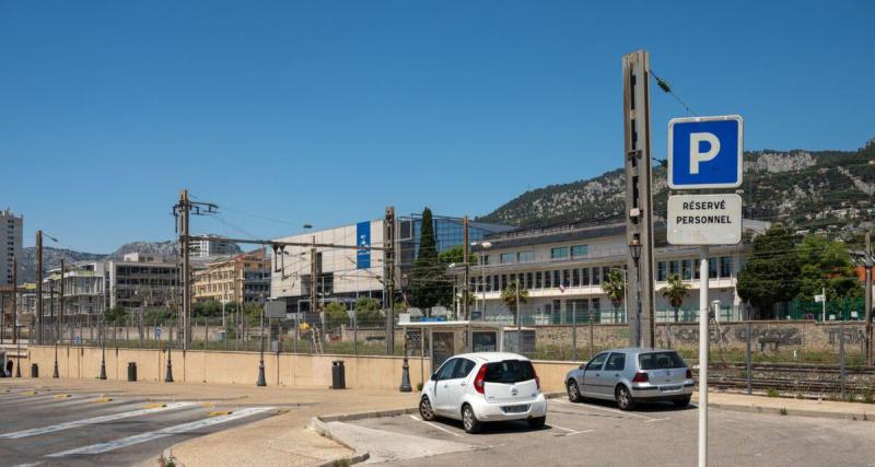 ‎Il jette son PV au visage d'une agente et finit par payer 90 fois plus cher