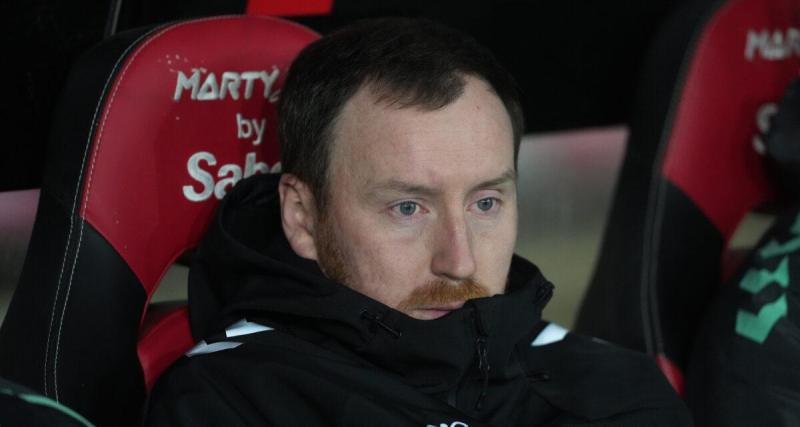 "Il y a de la colère" : après la déroute de Saint-Étienne à Guingamp, Ian Cathro tape du poing sur la table
