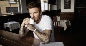 La vie avec les lunettes de David Beckham - David Beckham ose dans la nouvelle campagne Tudor