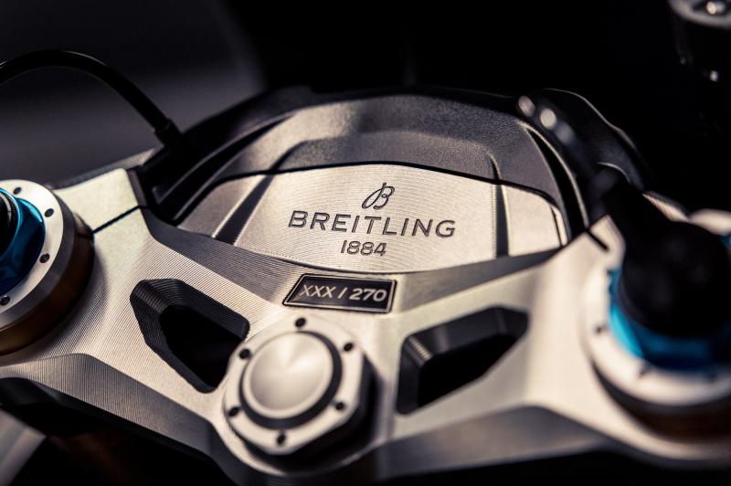  - Speed Triple 1200 RR Breitling édition limitée x Chronomat B01 42 Triumph
