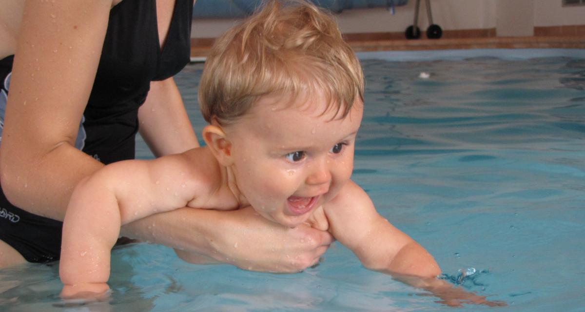 Bébés nageurs : nager avant de savoir marcher ?