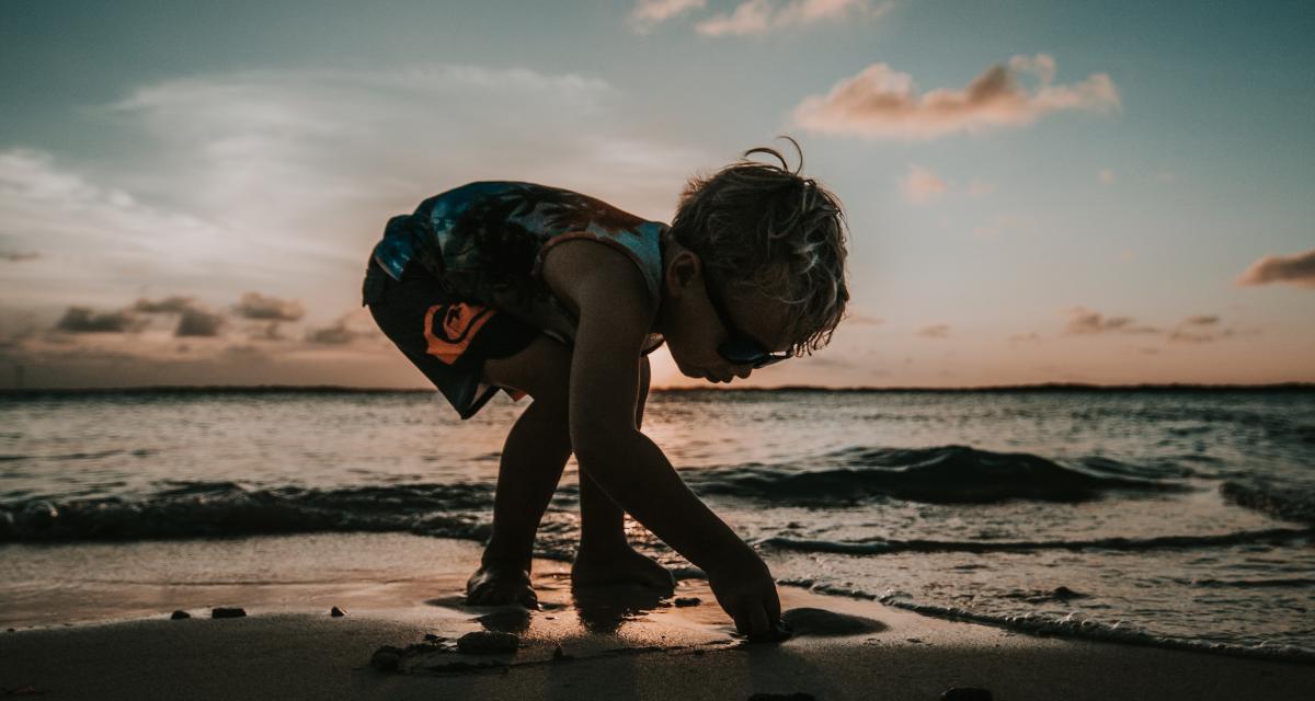 Protection solaire : comment bien choisir un t-shirt anti-UV pour les enfants ?