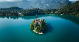 L'été en Slovénie : préparer votre voiture et vos pneus pour le voyage