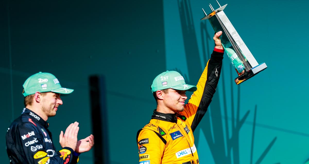 Max Verstappen 2e (à gauche) félicite Lando Norris (à droite) après sa victoire du Grand Prix de Miami
