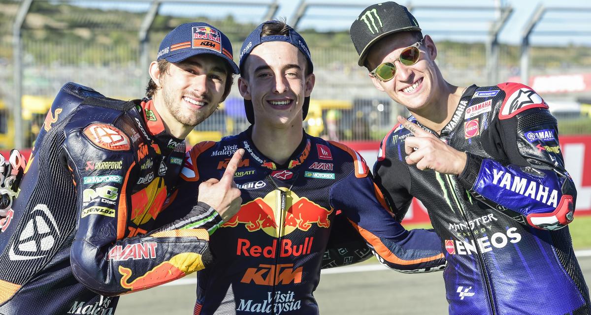 Les champions du monde de moto en 2021 (de gauche à droite) : Remy Gardner (Moto2), Pedro Acosta (Moto3) et Fabio Quartararo (MotoGP).