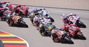 Vidéo - Pecco Bagnaia prend la tête, le départ de la course sprint du GP d'Allemagne de MotoGP