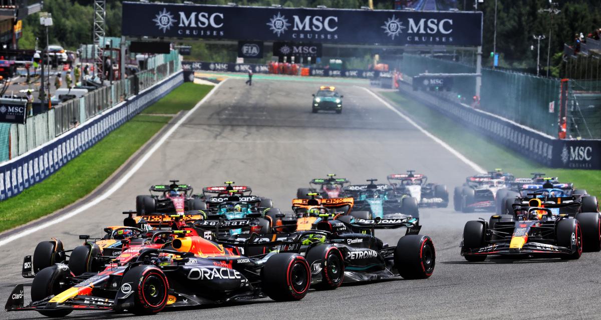 Vidéo - Charles Leclerc prend les commandes, le départ de la course du Grand Prix de Belgique