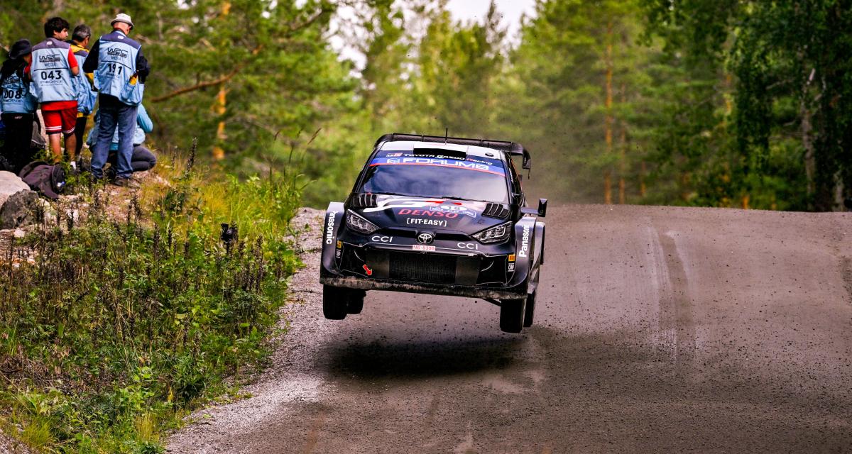 Vidéo - Un pilote perd une roue après avoir heurté un arbre en Finlande