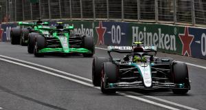 Vidéo - Charles Leclerc en tête à la sortie du premier virage, le départ du GP d'Azerbaïdjan de F1