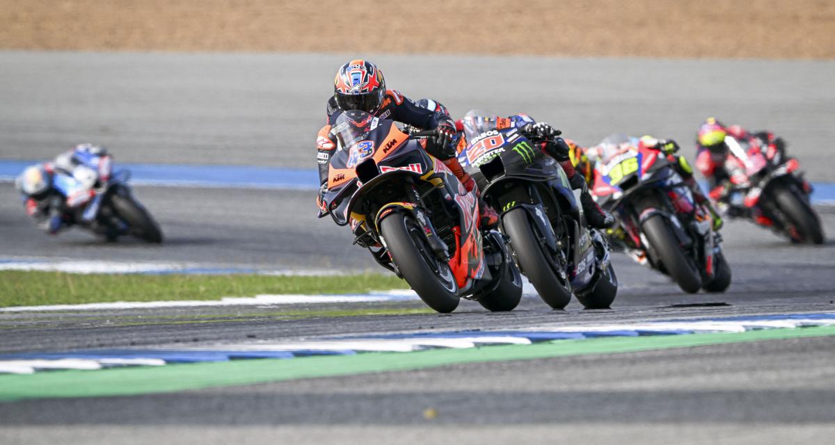 Vidéo Gros crash au virage deux, le départ du GP de Malaisie de MotoGP